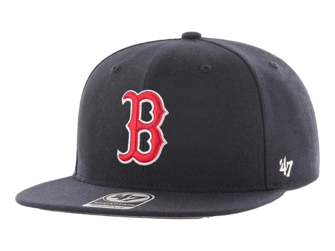 Gorra de béisbol color navy de la marca 47 Brand con logotipo de Boston Red Sox en rojo y blanco.