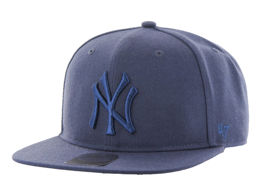 Gorra de béisbol 47 Brand en color azul timber blue con logotipo bordado de los New York Yankees y visera plana.