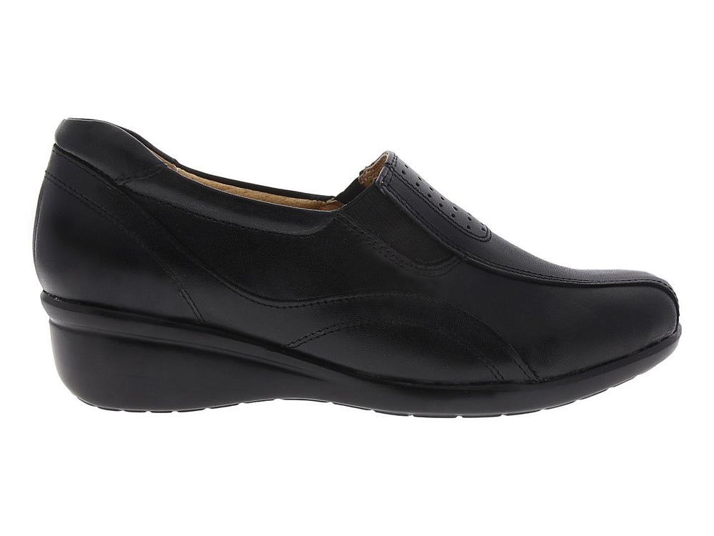 Zapato plano de piel color negro para Mujer, estilo slip-on con detalles perforados.
