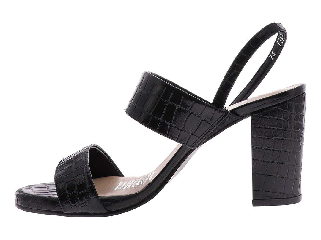 Sandalia negra de tacón cuadrado con textura de piel de cocodrilo para mujer.