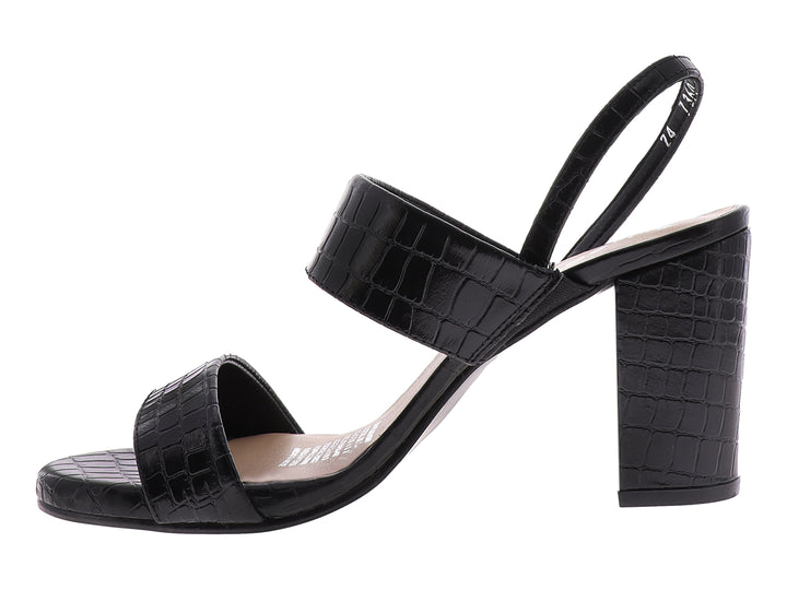 Sandalia negra de tacón cuadrado con textura de piel de cocodrilo para mujer.