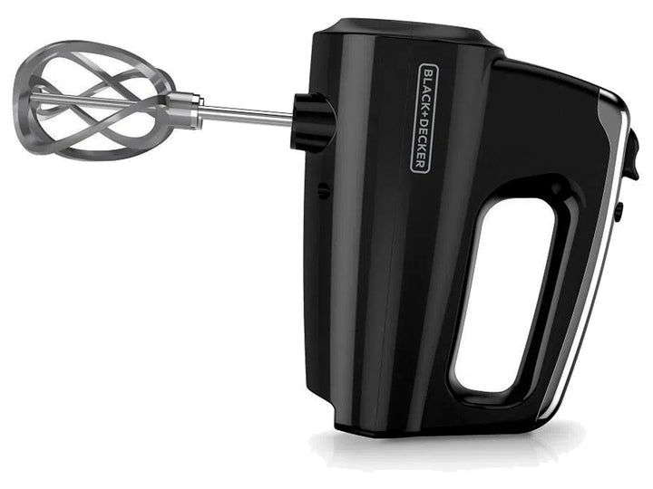 Batidora de mano Black and Decker color negro con detalles y batidores en color plata.