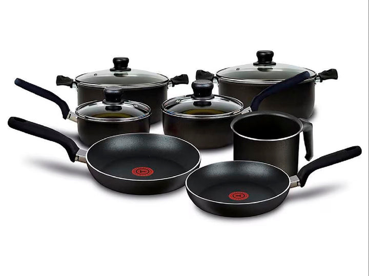 Batería de cocina T-FAL de 11 piezas en color negro con tapas de vidrio y mangos negros.