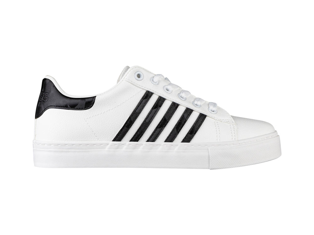 Tenis K-Swiss blancos para mujer con rayas negras diagonales en el lateral y suela blanca.