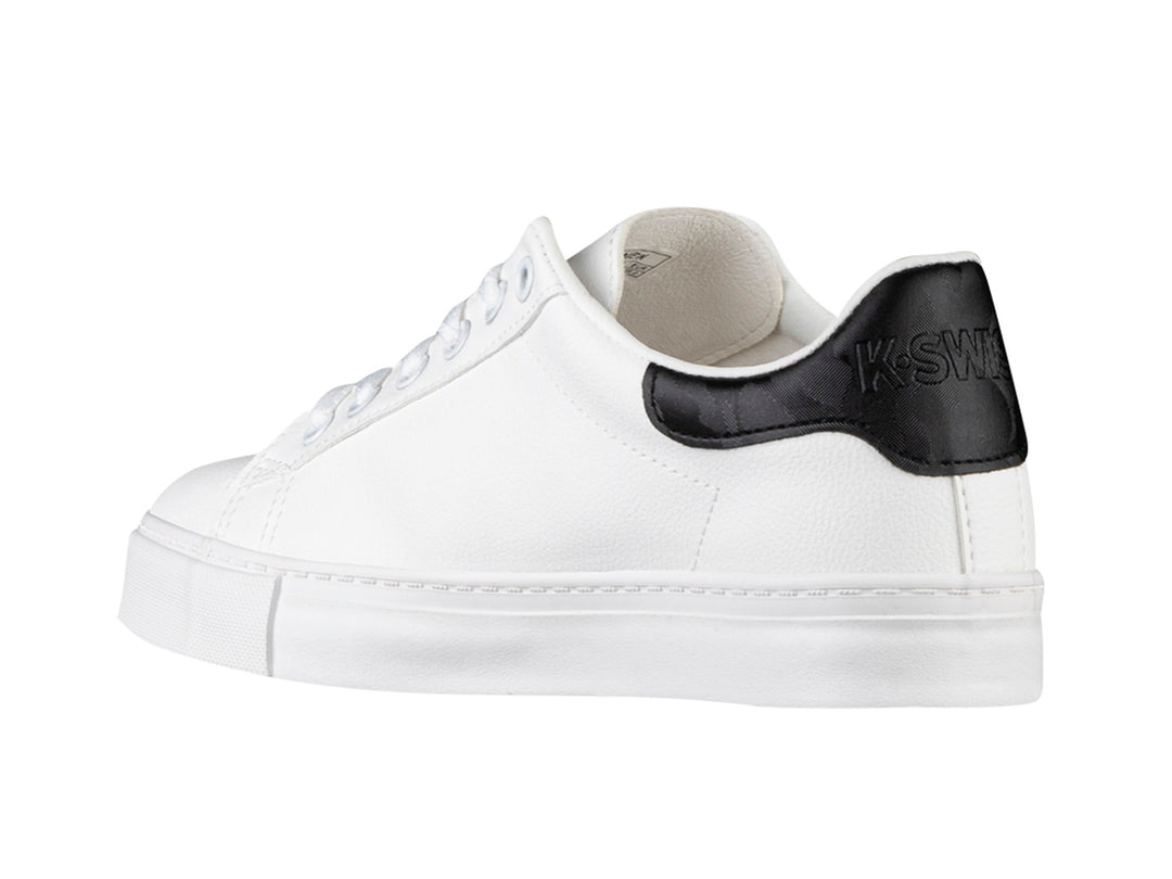 Tenis K-Swiss blancos para mujer con rayas negras diagonales en el lateral y suela blanca.