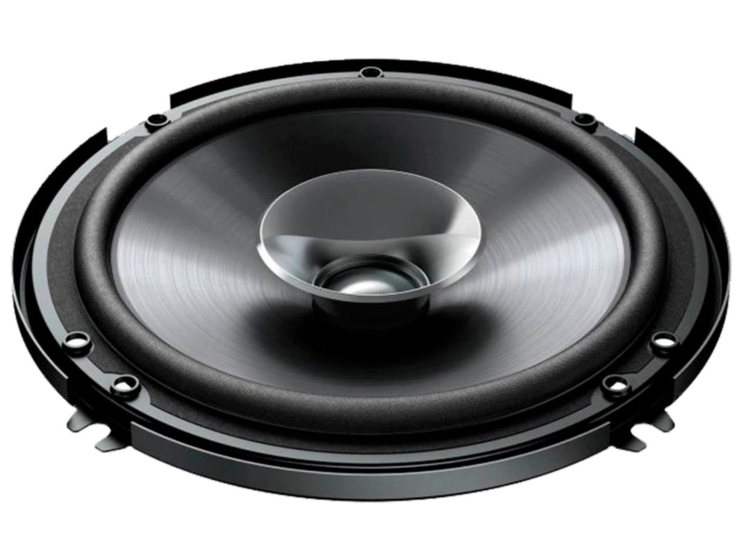 Par de bocinas Pioneer TS-G65 negras, una con rejilla protectora y otra sin ella.