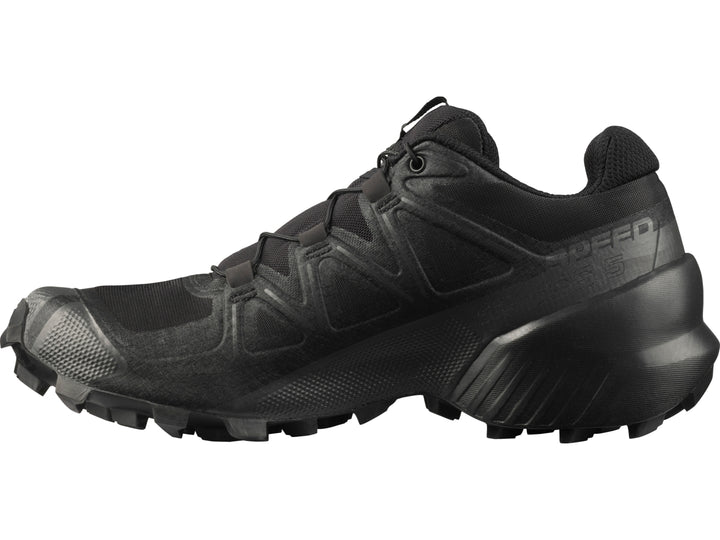 Tenis deportivo Salomon Speedcross 5 color negro con suela de agarre profundo para trail running.