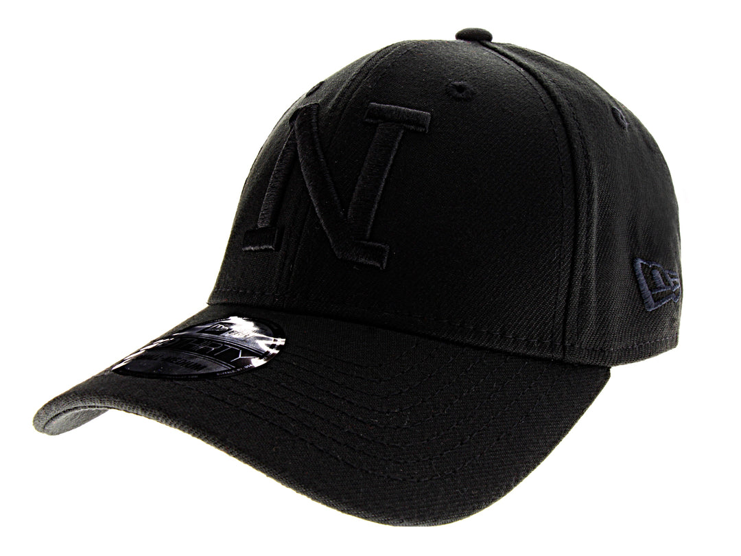 Gorra de béisbol New Era color negro con letra N bordada en el frente y visera curva.