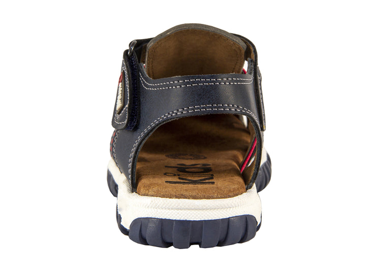 Sandalias para niño Confratelli color marino con detalles en rojo y suela blanca.