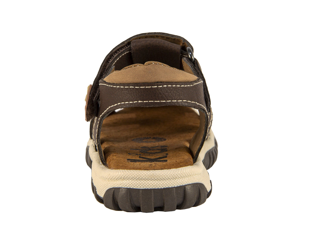 Sandalias para niño Confratelli color chocolate con suela beige y marrón.