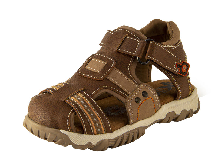 Sandalia para niño color cognac con correas ajustables y suela beige.