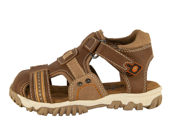 Sandalia para niño color cognac con correas ajustables y suela beige.