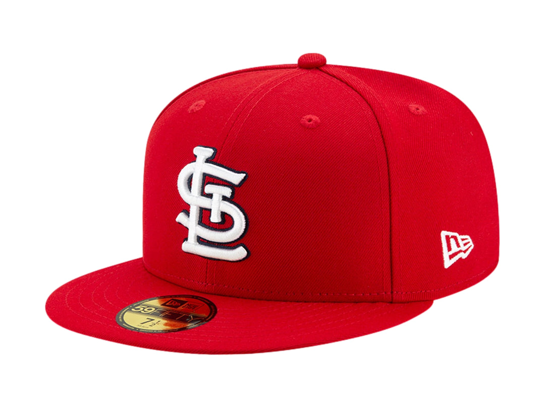 Gorra de béisbol New Era color rojo con logotipo bordado de St. Louis Cardinals en blanco.