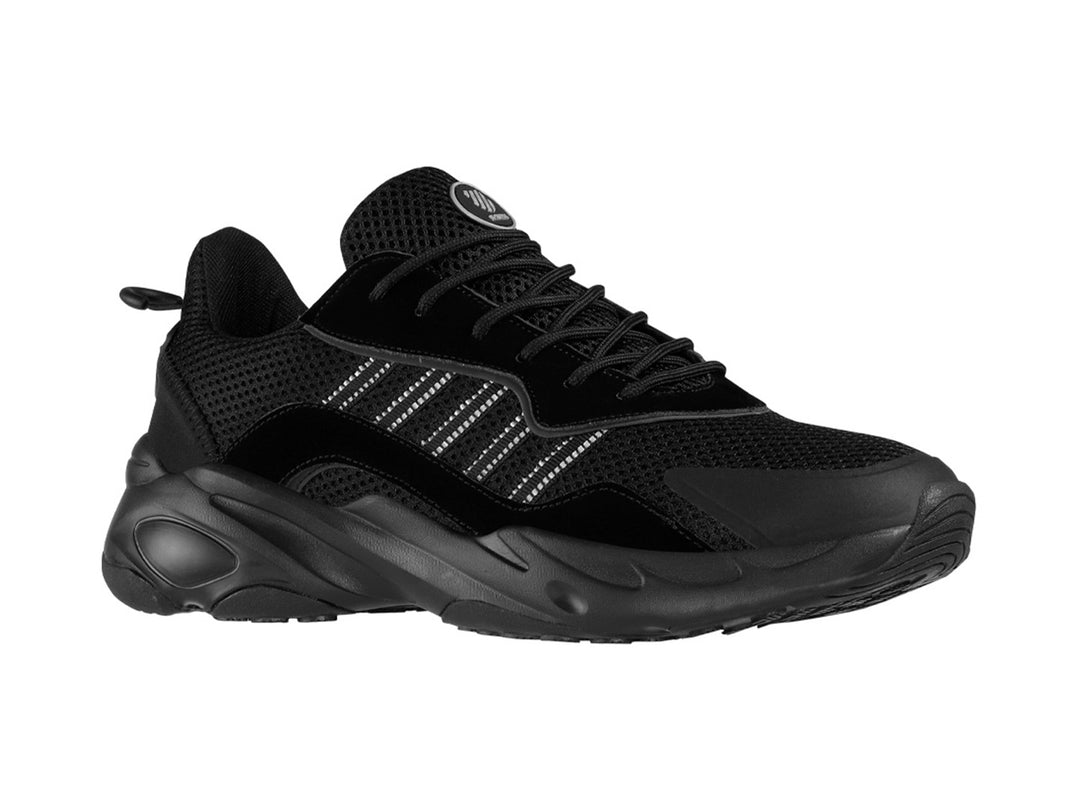 Tenis K-Swiss Quicker para hombre en color negro monocromo con suela gruesa y detalles en malla.
