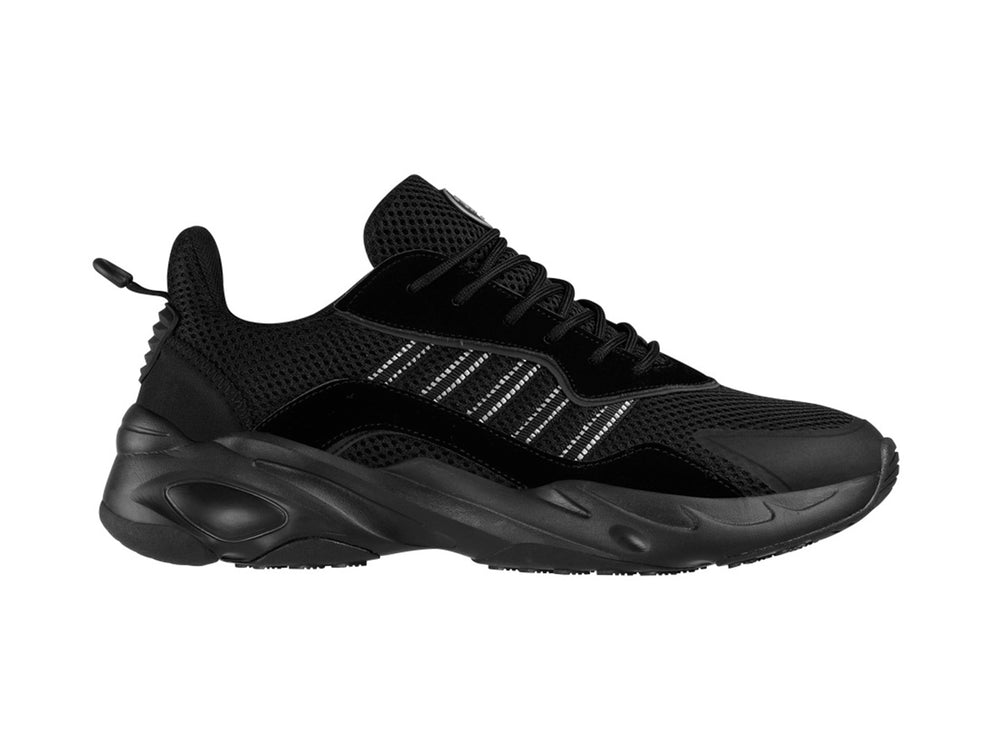 Tenis K-Swiss Quicker para hombre en color negro monocromo con suela gruesa y detalles en malla.