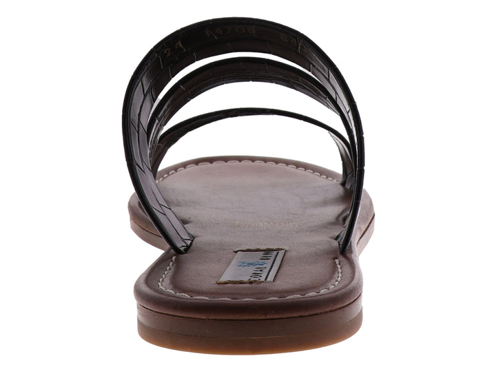 Sandalias negras para mujer con tres tiras anchas y suela plana en color marrón oscuro.