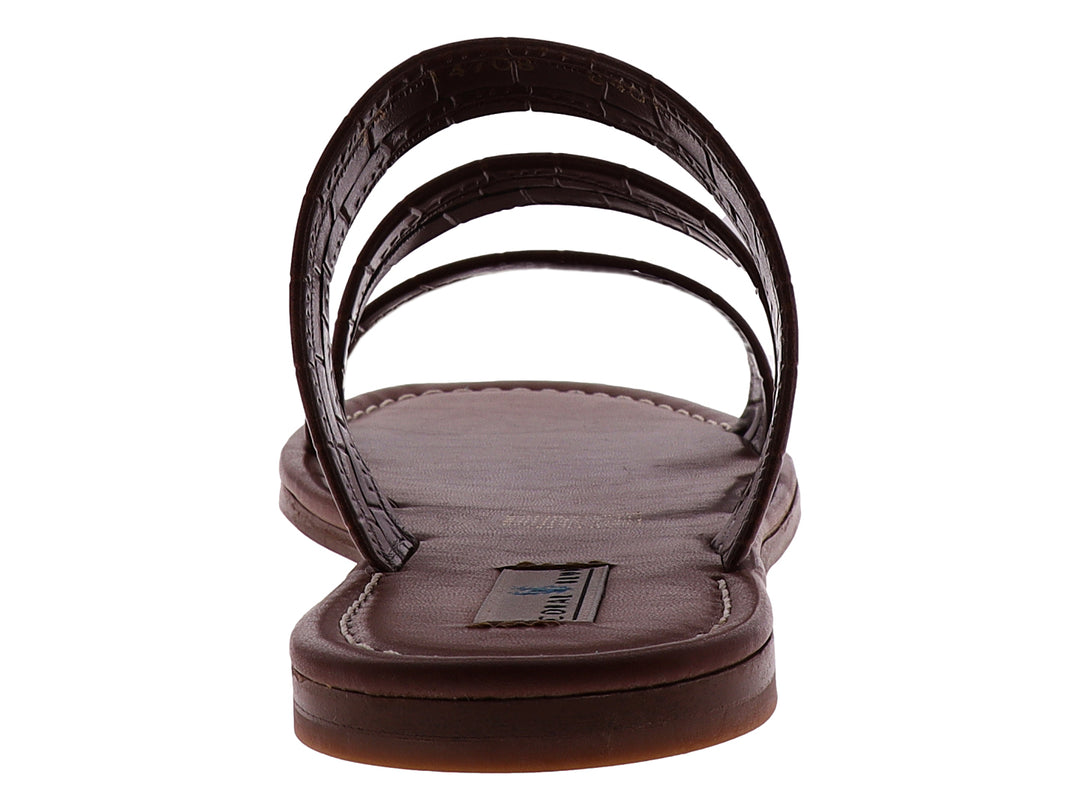 Sandalias color brandy para mujer con tres tiras anchas y textura de piel de cocodrilo.