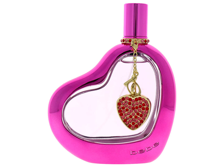 Perfume Bebe Love en botella y caja de color rosa con forma de corazón y dije decorativo.