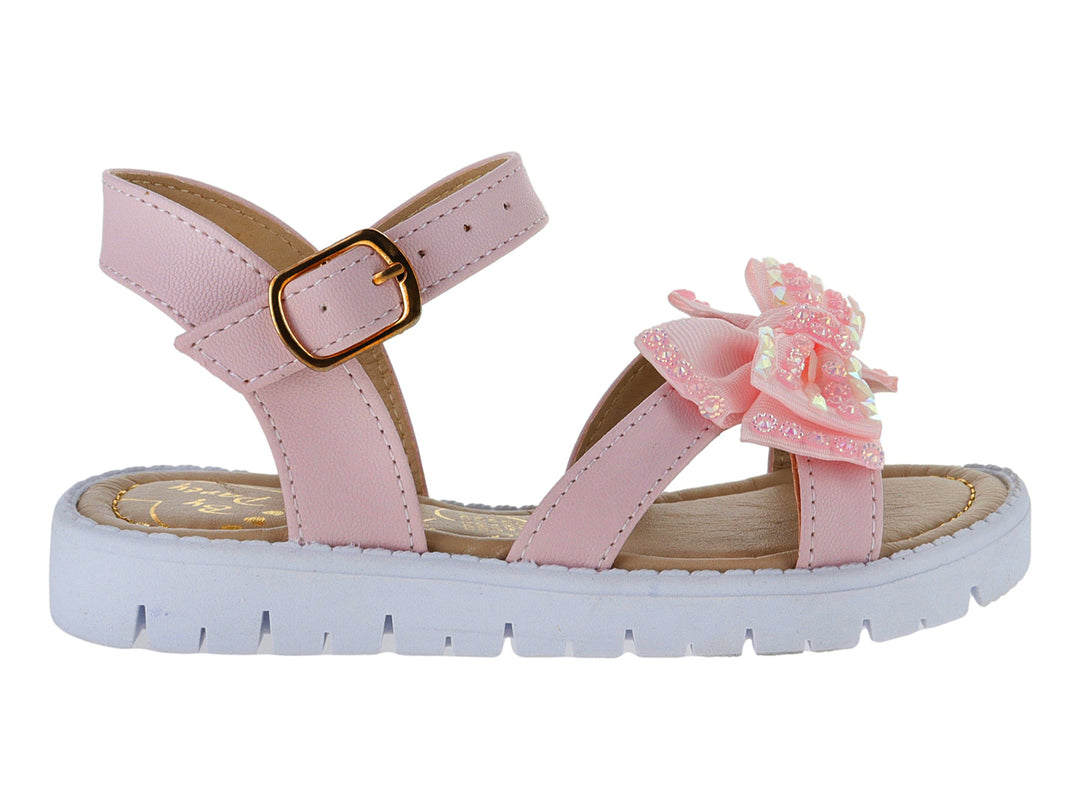 Sandalia infantil color rosa con moño brillante, hebilla dorada y suela blanca.