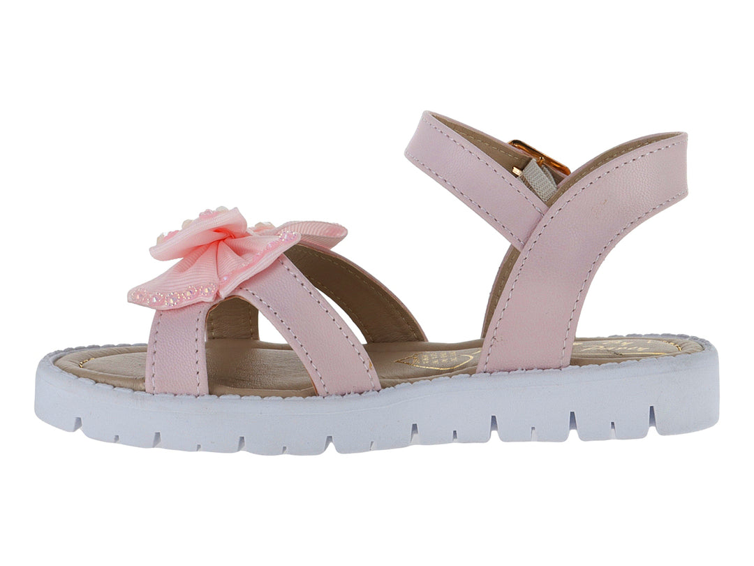 Sandalia infantil color rosa con moño brillante, hebilla dorada y suela blanca.