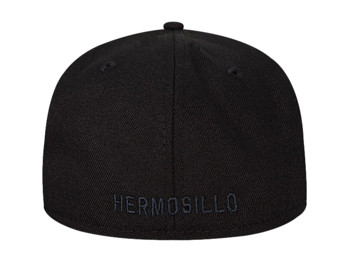 Gorra de béisbol New Era color negro con letra H bordada en el frente y visera plana.