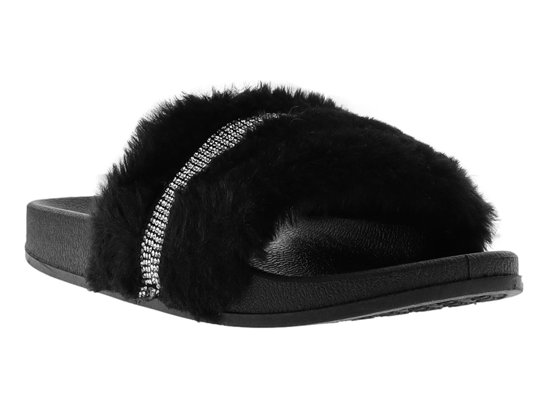 Sandalia deslizable negra con correa de peluche y detalle de banda brillante plateada.