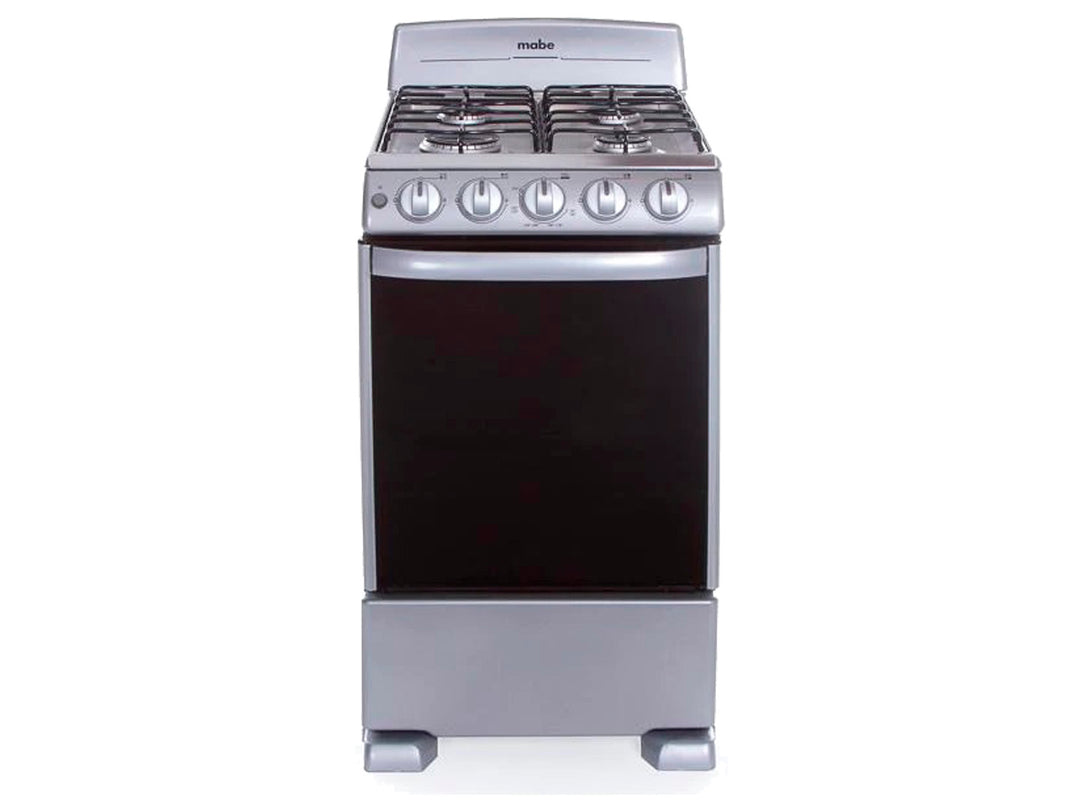 Estufa Mabe de 4 quemadores color plata con puerta de horno negra.