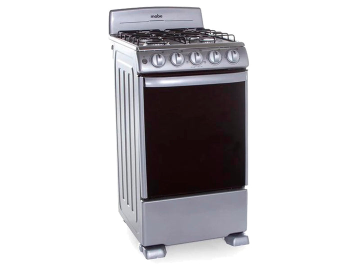 Estufa Mabe de 4 quemadores color plata con puerta de horno negra.