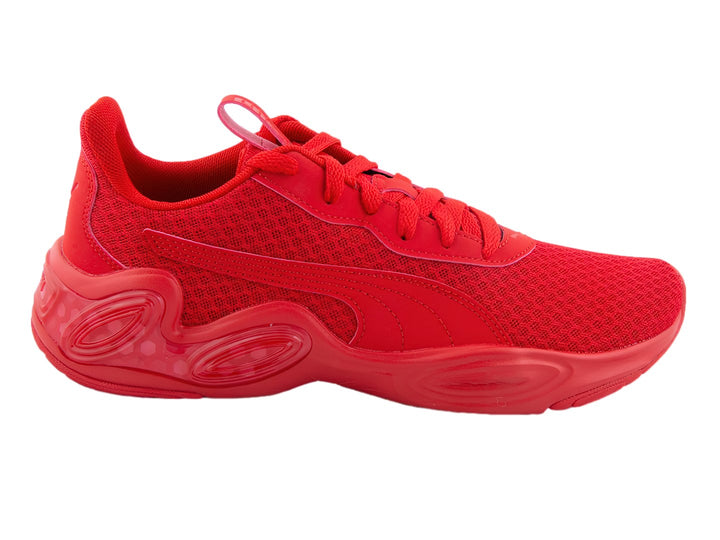 Tenis deportivos PUMA color rojo con suela gruesa y malla transpirable.