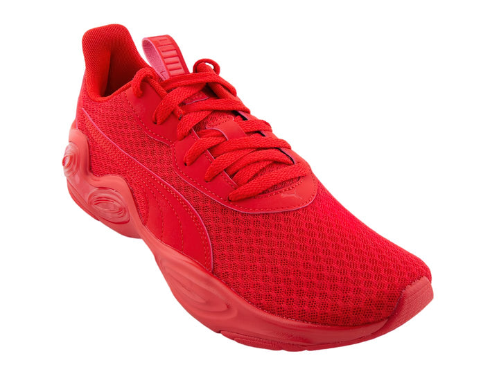 Tenis deportivos PUMA color rojo con suela gruesa y malla transpirable.