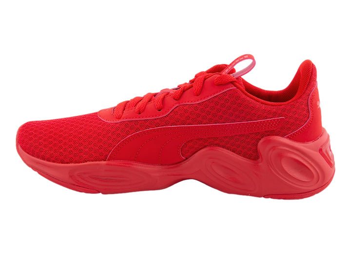 Tenis deportivos PUMA color rojo con suela gruesa y malla transpirable.