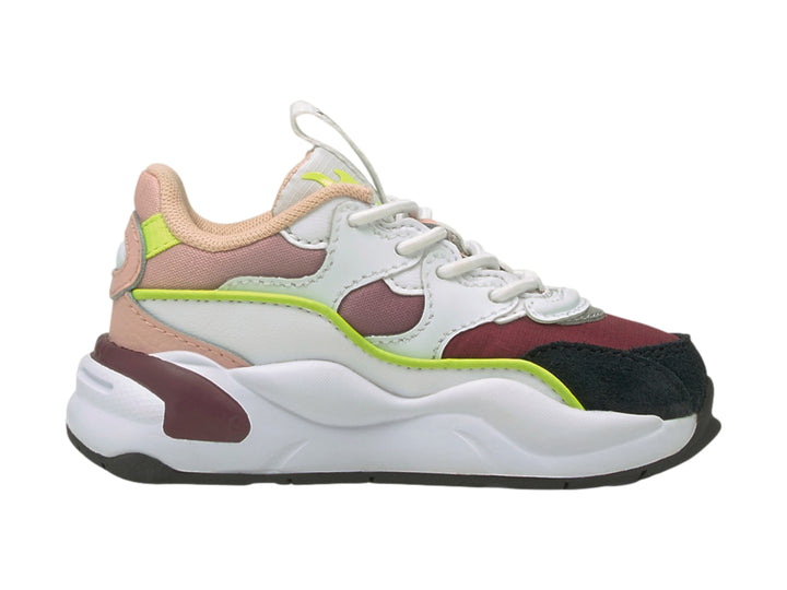 Tenis PUMA RS2K Space AC infantiles multicolor con suela blanca robusta y detalles en verde lima.