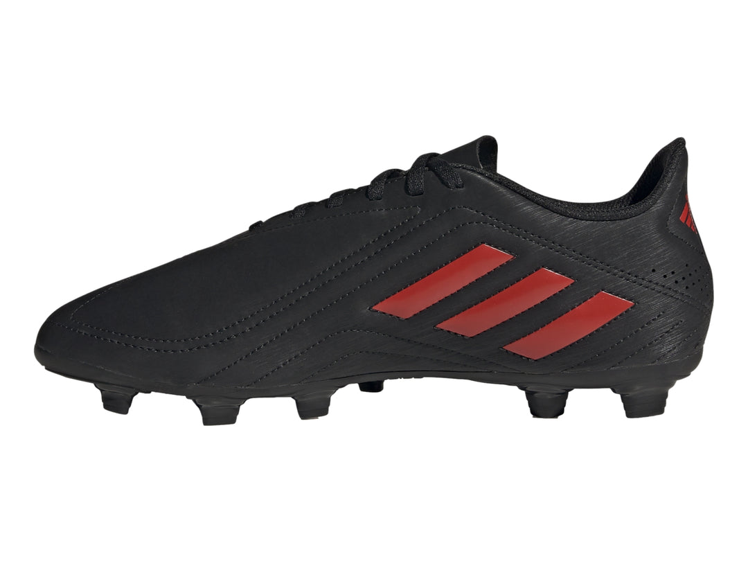 Zapato de fútbol Adidas color negro con tres franjas rojas y suela de tacos.