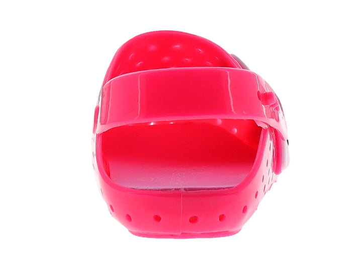 Zueco infantil color fiusha con correa y un aplique blanco de personaje sonriente en el lateral.