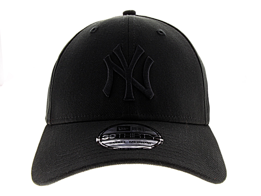 Gorra de béisbol New Era color negro con logotipo de New York Yankees bordado en tono sobre tono.