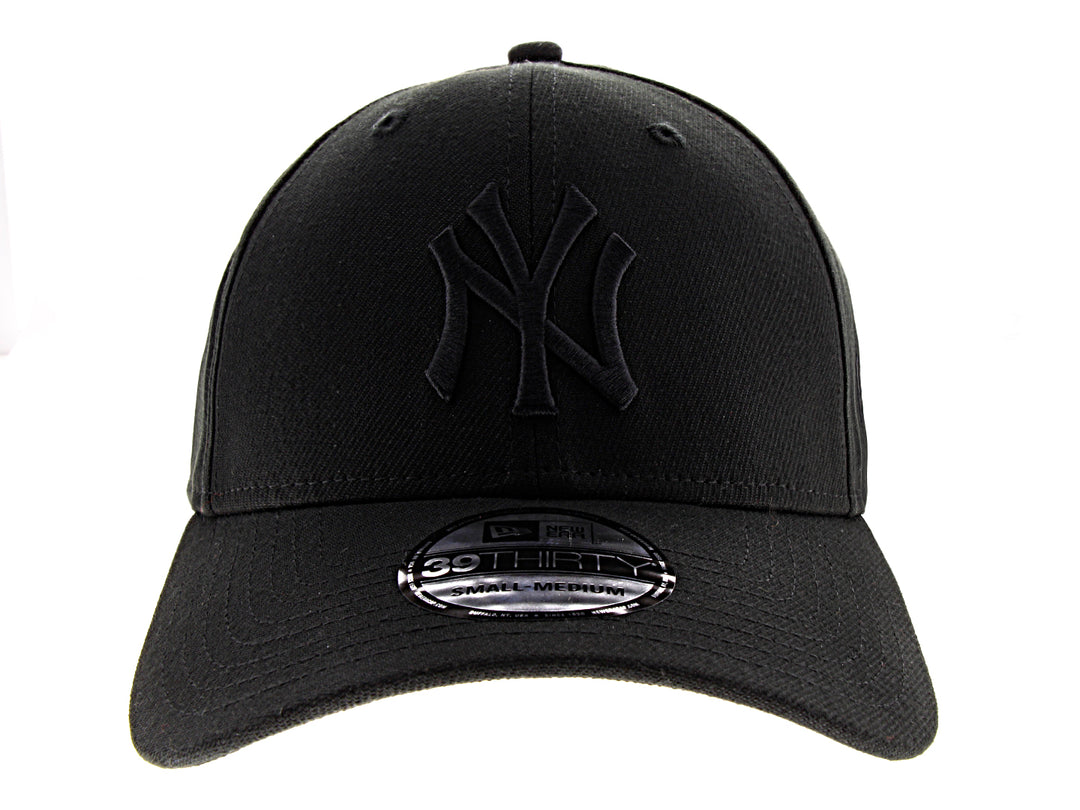 Gorra de béisbol New Era color negro con logotipo de New York Yankees bordado en tono sobre tono.