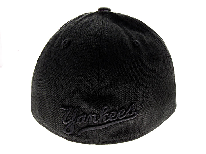 Gorra de béisbol New Era color negro con logotipo de New York Yankees bordado en tono sobre tono.