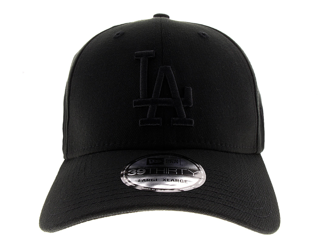 Gorra de béisbol New Era color negro con logotipo de Los Angeles Dodgers bordado en el frente.