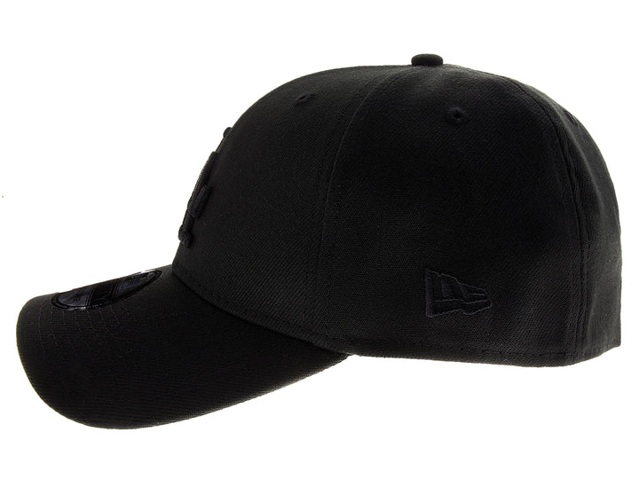 Gorra de béisbol New Era color negro con logotipo de Los Angeles Dodgers bordado en el frente.