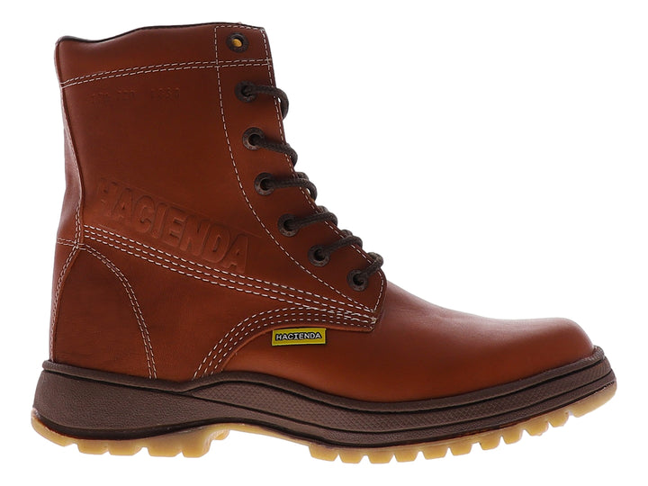 Bota de trabajo color café de cuero con suela gruesa marrón y cordones.