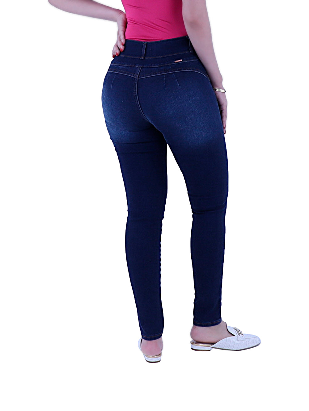 Pantalón jeans ajustados para mujer en color azul oscuro con cierre de botones frontales.