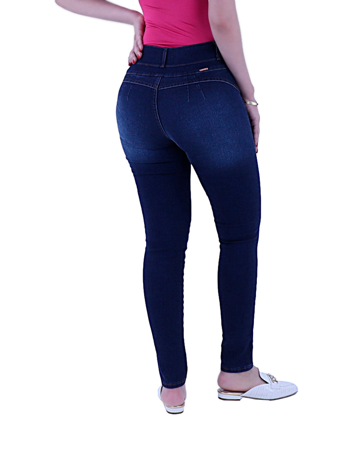 Pantalón jeans ajustados para mujer en color azul oscuro con cierre de botones frontales.