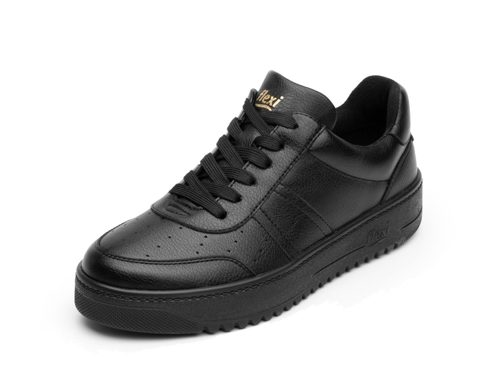 Tenis Flexi color negro para mujer con agujetas y suela gruesa.