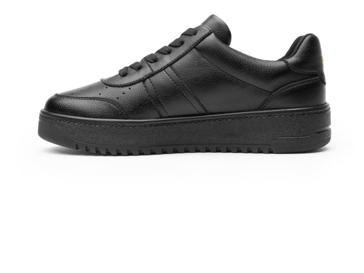 Tenis Flexi color negro para mujer con agujetas y suela gruesa.