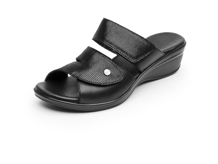 Sandalia Flexi para mujer en color negro con dos correas anchas y suela ergonómica.