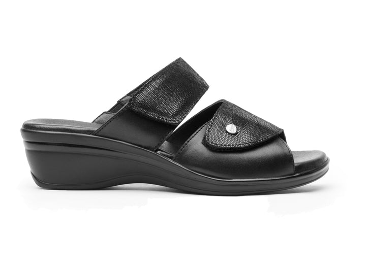 Sandalia Flexi para mujer en color negro con dos correas anchas y suela ergonómica.