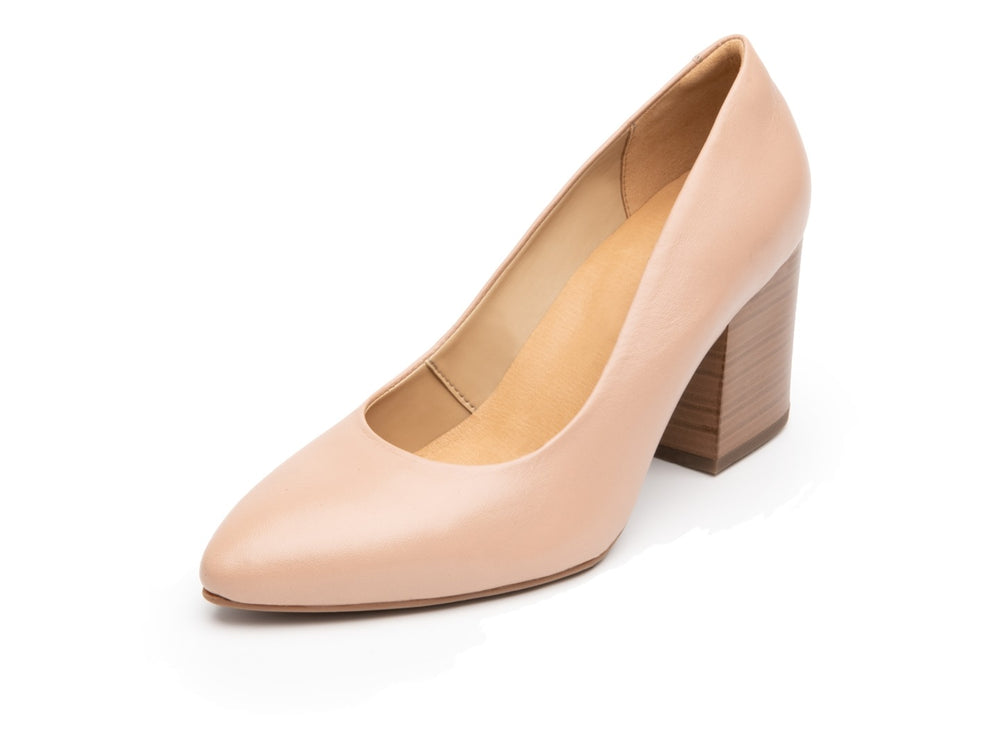 Zapatilla Flexi para mujer en color maquillaje con tacón grueso color madera.