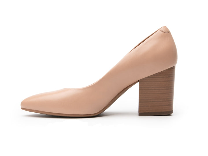 Zapatilla Flexi para mujer en color maquillaje con tacón grueso color madera.