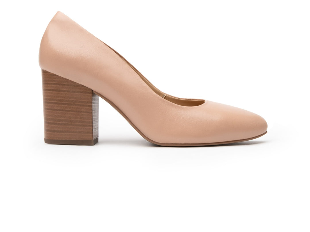 Zapatilla Flexi para mujer en color maquillaje con tacón grueso color madera.