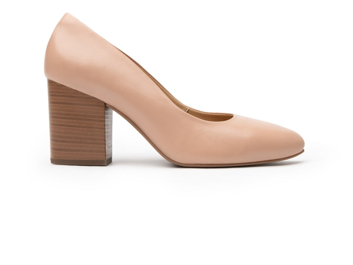 Zapatilla Flexi para mujer en color maquillaje con tacón grueso color madera.
